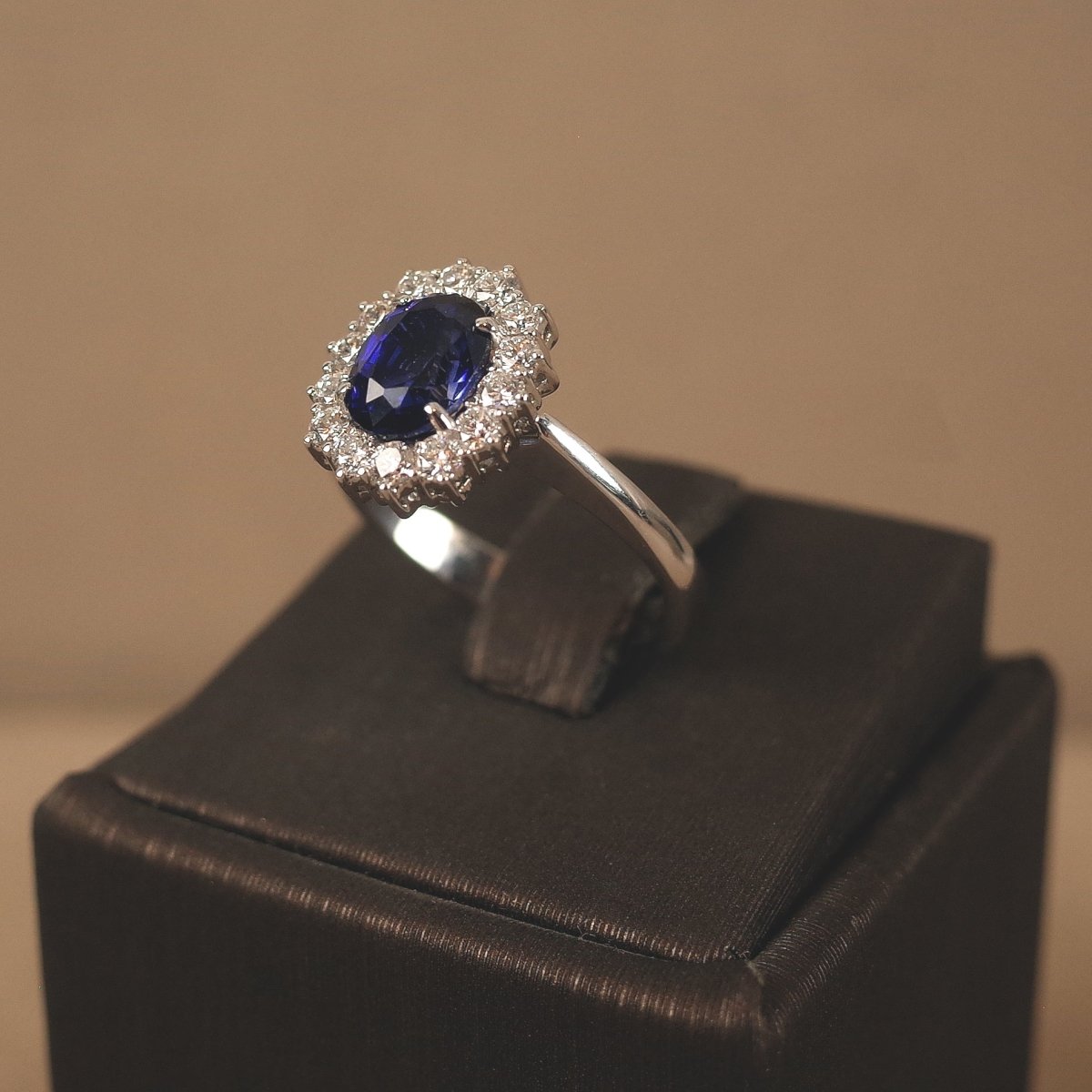 Blauer Saphir Ring „Kate“ - V. Gasser 1873