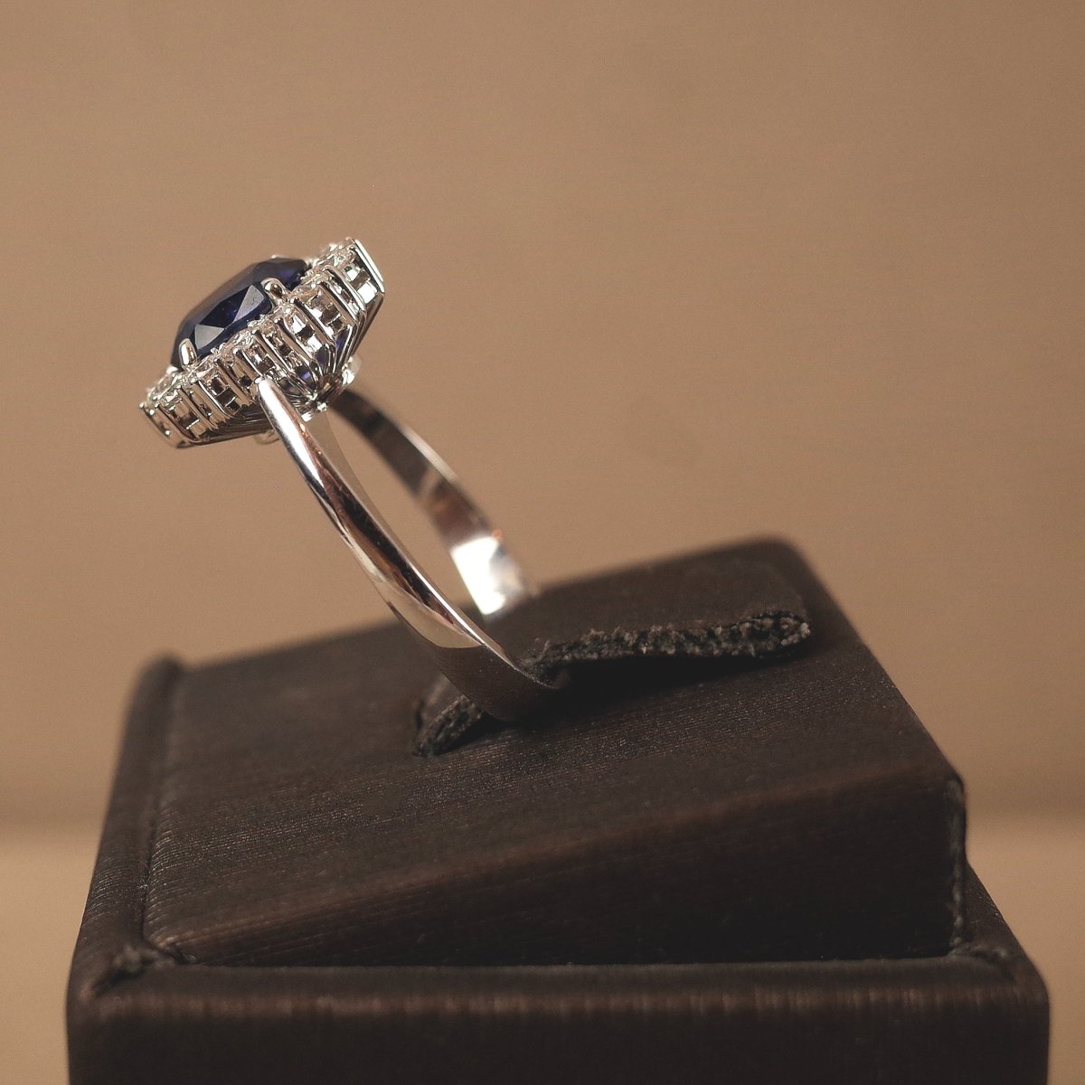 Blauer Saphir Ring „Kate“ - V. Gasser 1873