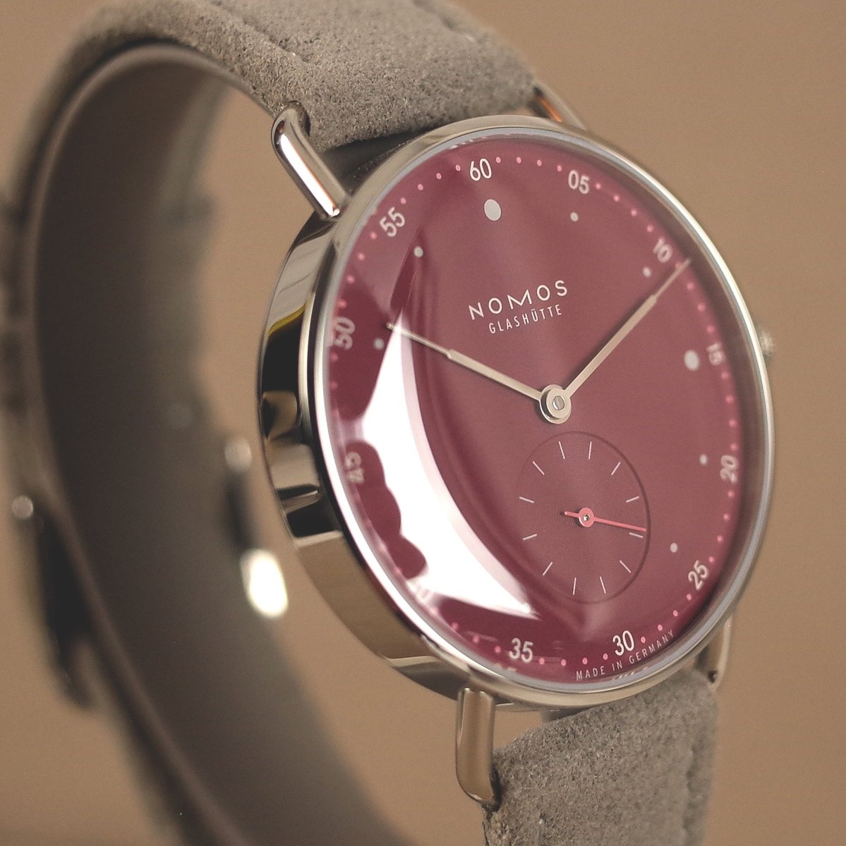 Nomos Metro 33 "muted red" 1123 - V. Gasser 1873