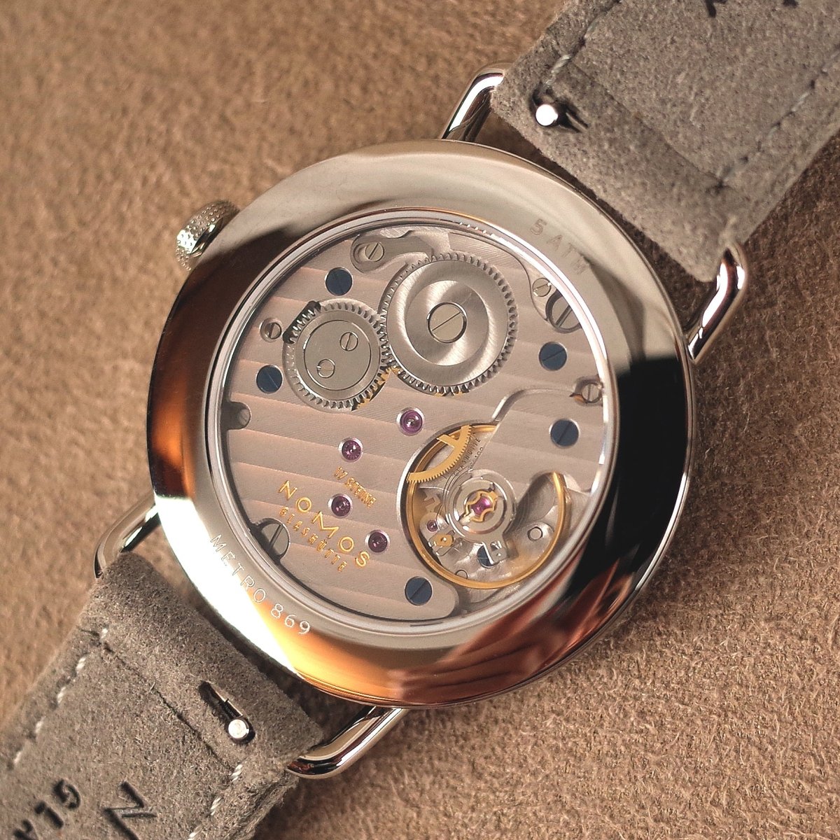 Nomos Metro 33 "muted red" 1123 - V. Gasser 1873