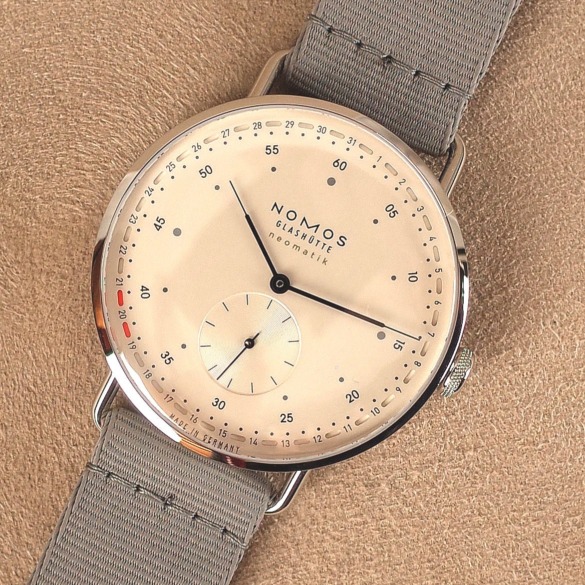 Nomos Metro neomatik 41 Update 1165 - V. Gasser 1873