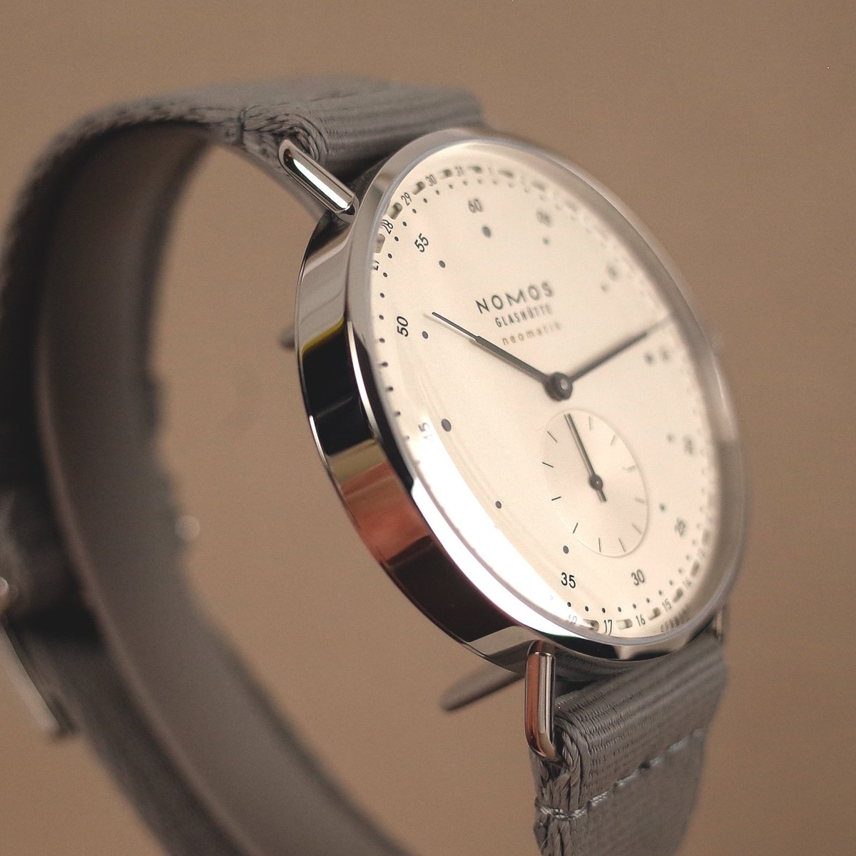 Nomos Metro neomatik 41 Update 1165 - V. Gasser 1873