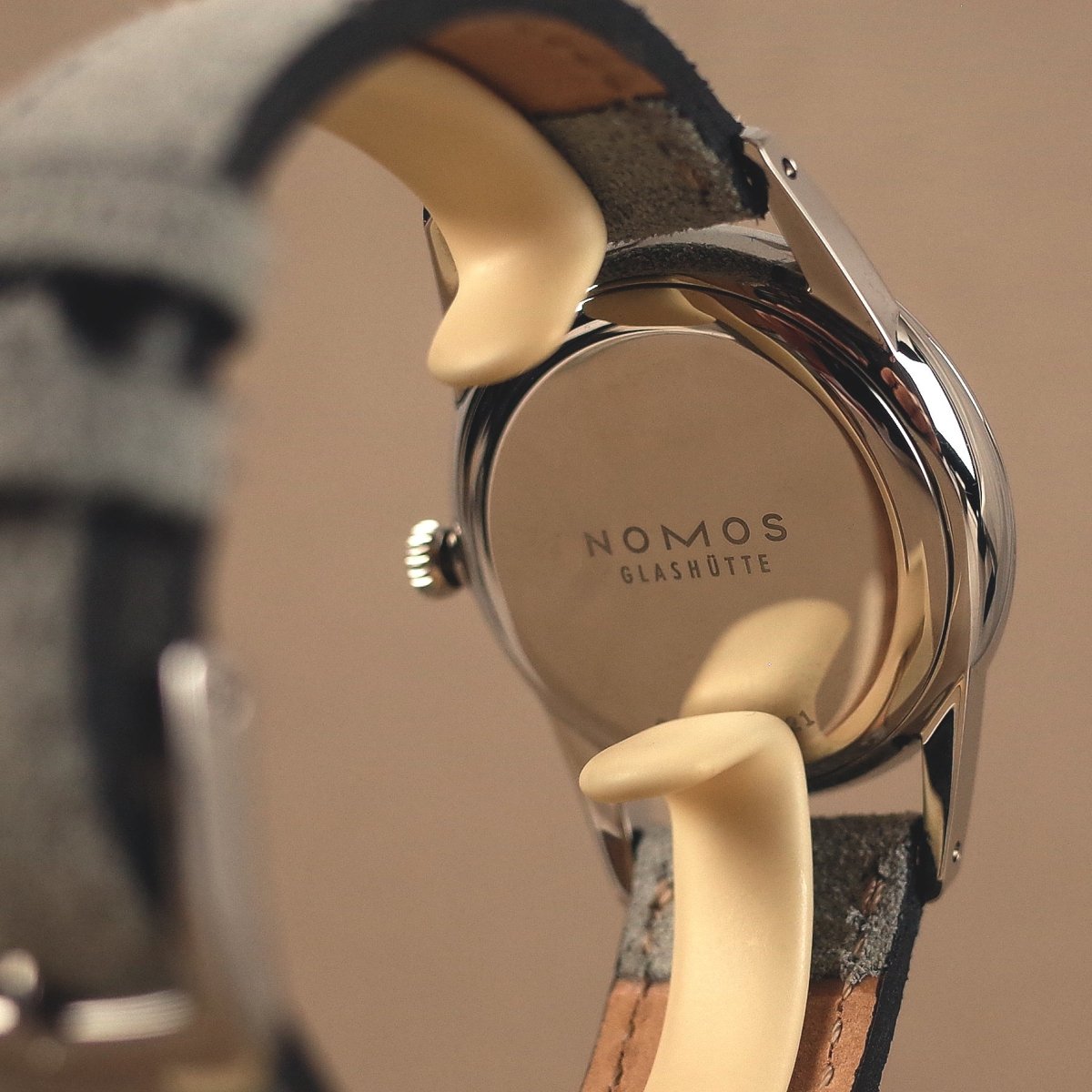 Nomos Orion 33 gold 358 - V. Gasser 1873