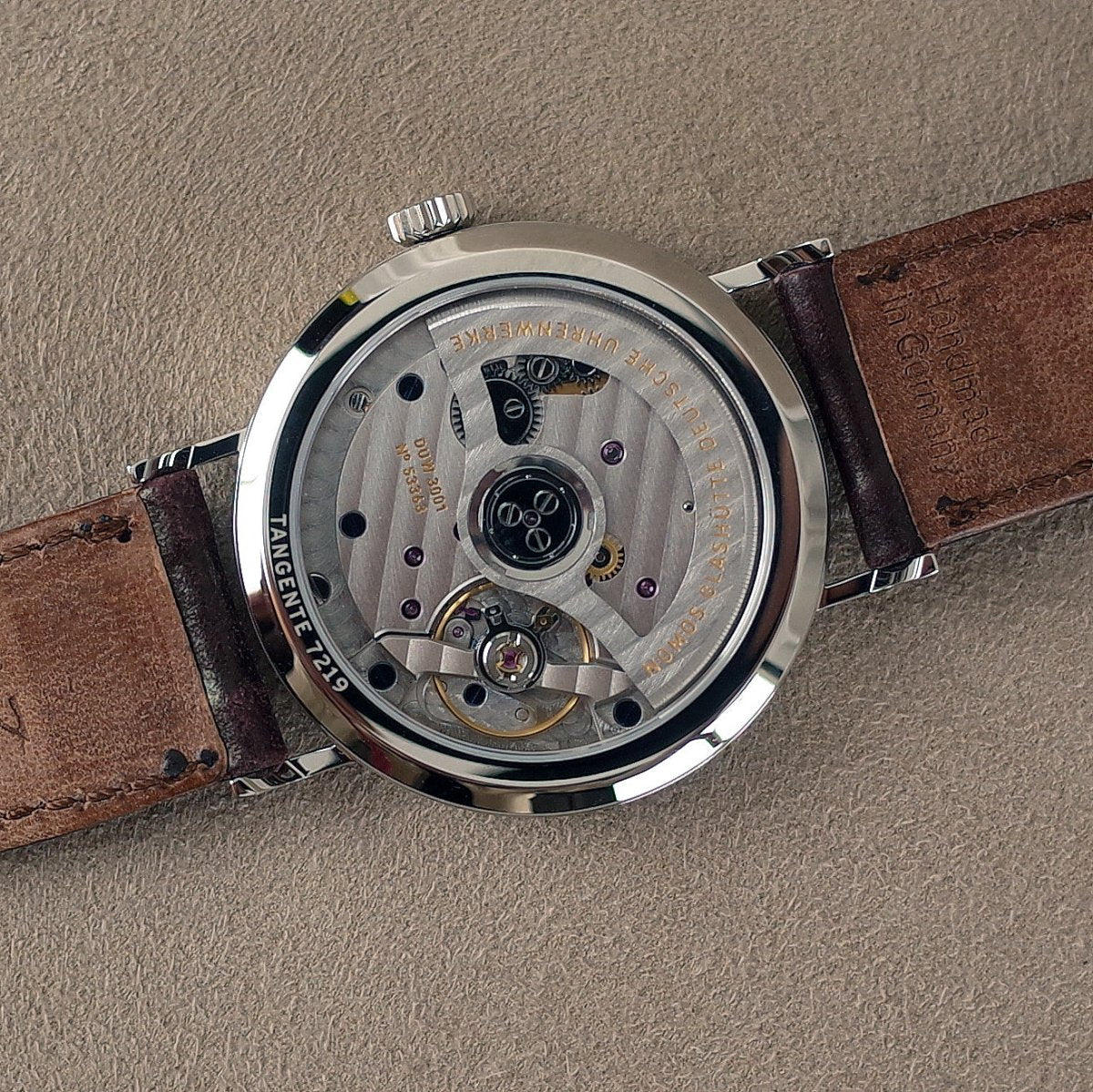 Nomos Tangente neomatik doré 192 - V. Gasser 1873