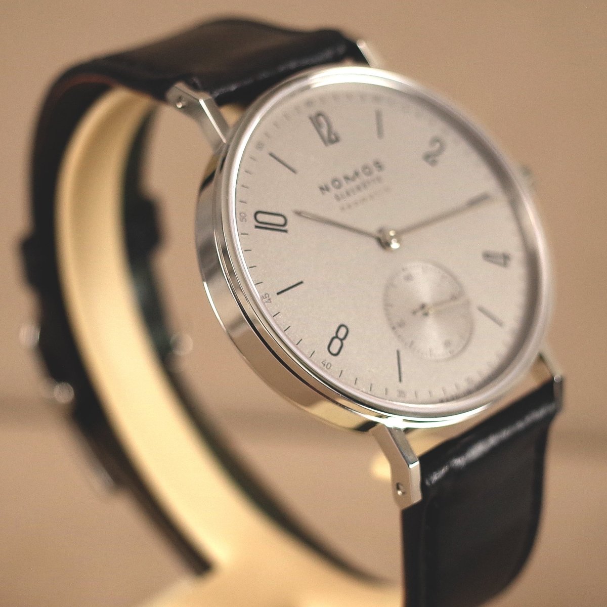 Nomos Tangente neomatik platingrau 189 - V. Gasser 1873