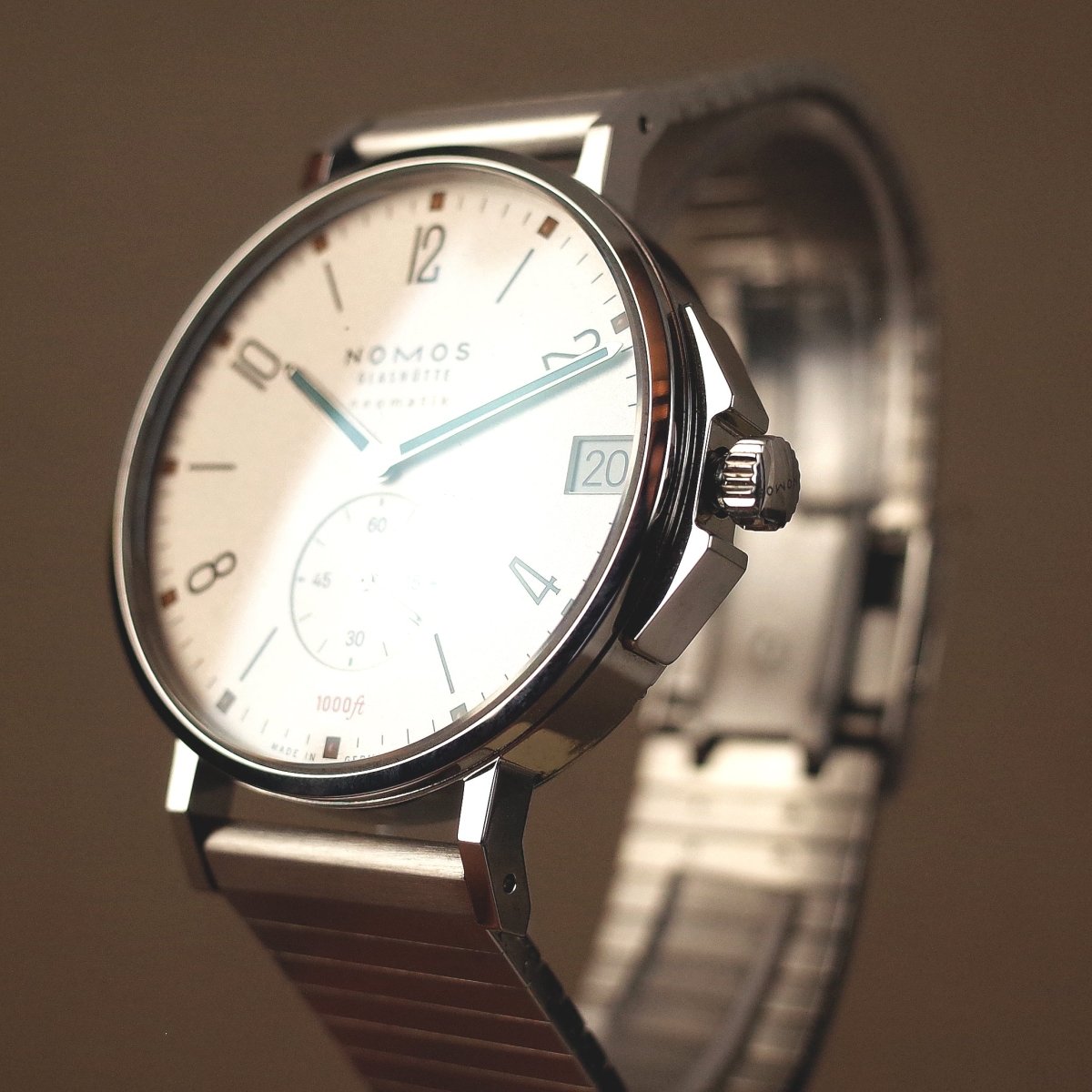 Nomos Tangente Sport neomatik 42 Datum 580 - V. Gasser 1873