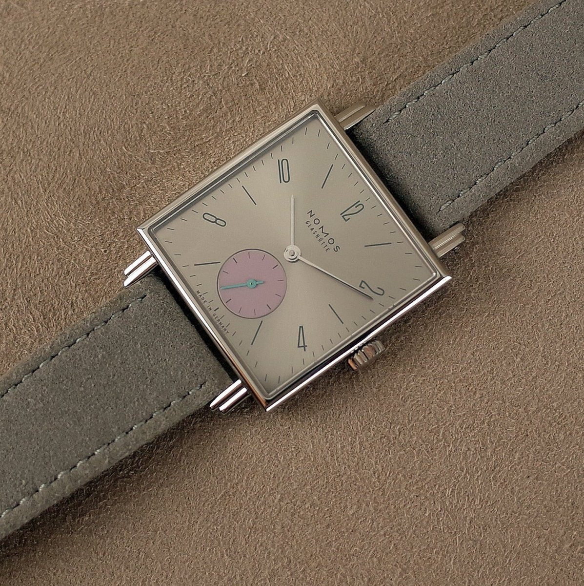 Nomos Tetra "Die Unerreichbare" 477 - V. Gasser 1873