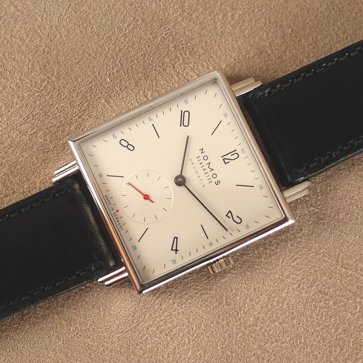 Nomos Tetra neomatik 39 421 - V. Gasser 1873