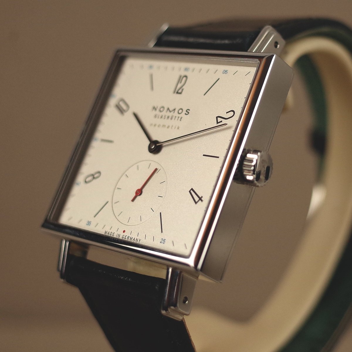 Nomos Tetra neomatik 39 421 - V. Gasser 1873