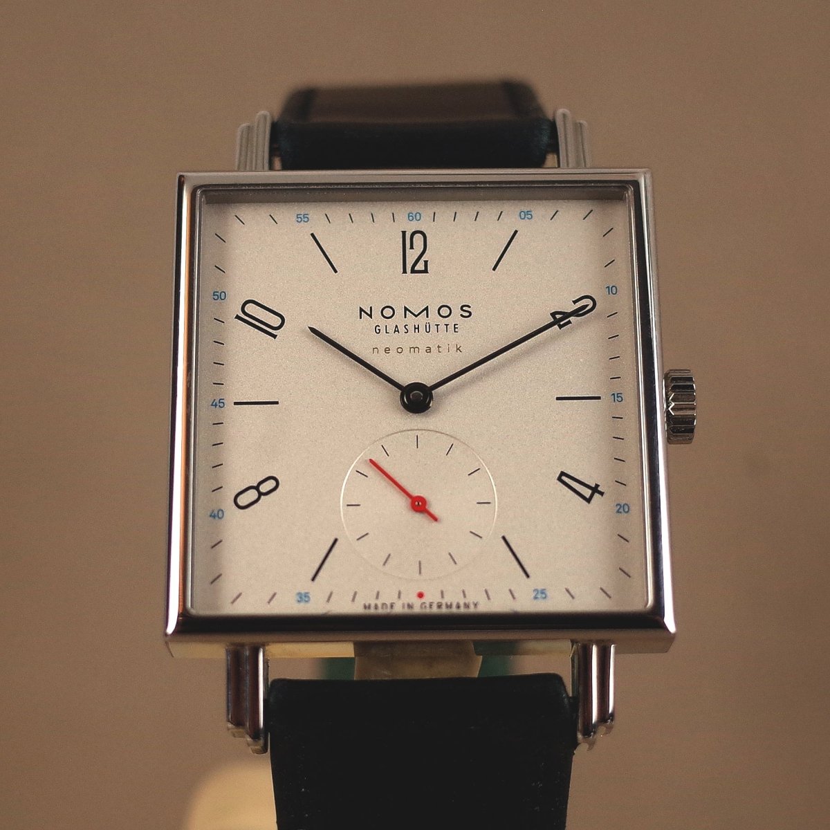 Nomos Tetra neomatik 39 421 - V. Gasser 1873