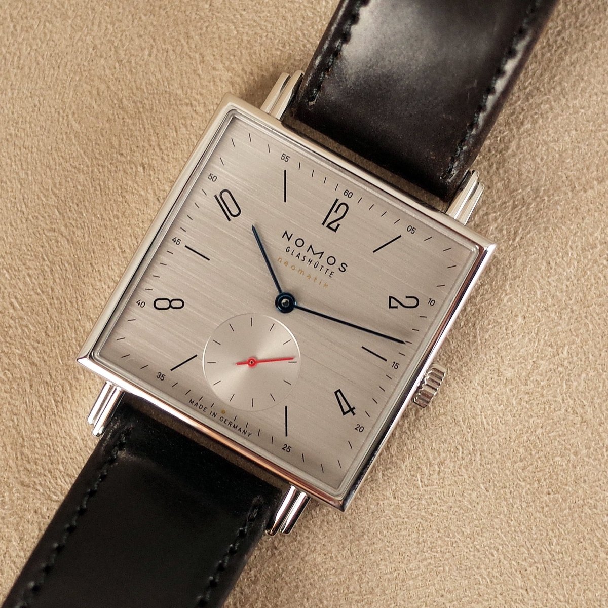 Nomos Tetra neomatik 39 silvercut 423 - V. Gasser 1873