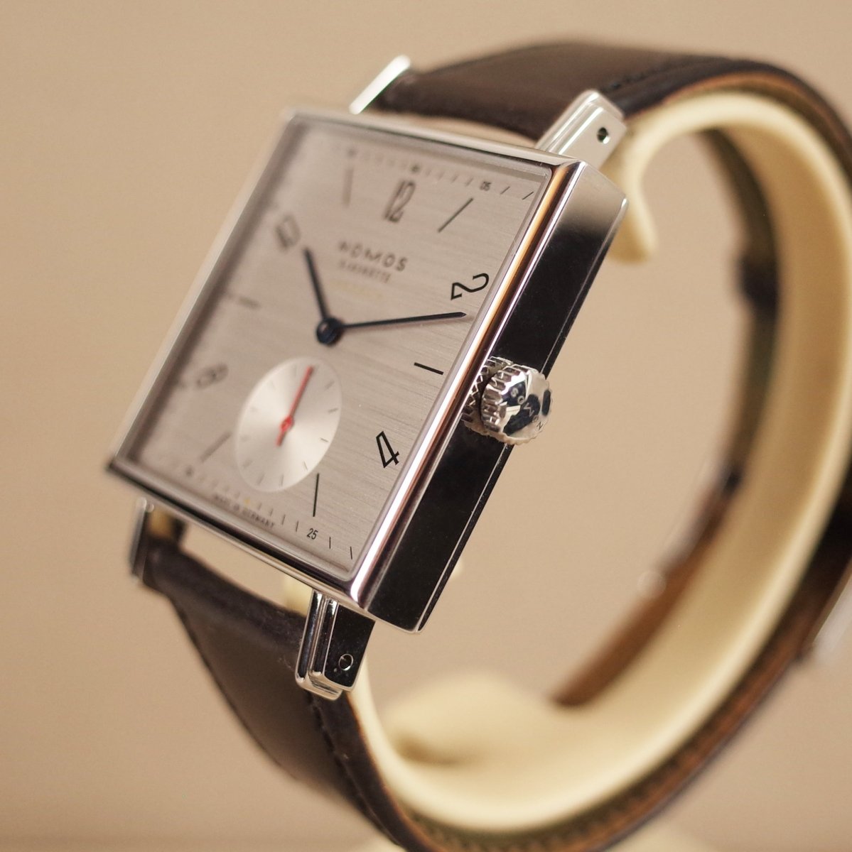 Nomos Tetra neomatik 39 silvercut 423 - V. Gasser 1873