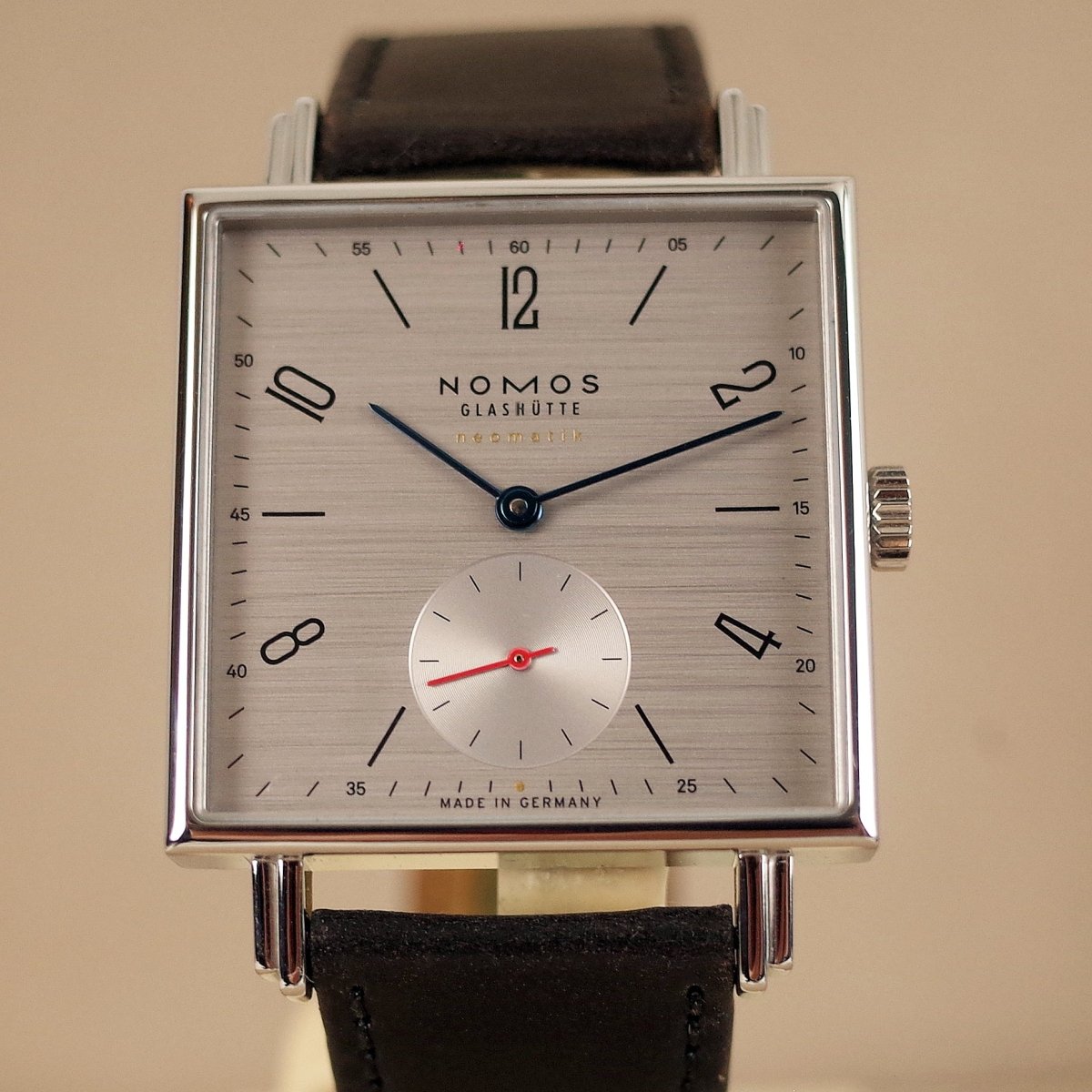 Nomos Tetra neomatik 39 silvercut 423 - V. Gasser 1873