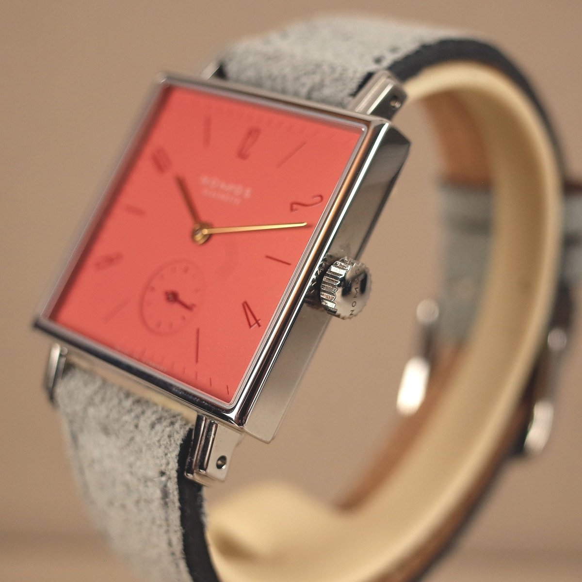 Nomos Tetra Petit Four Grenadine 494 - V. Gasser 1873