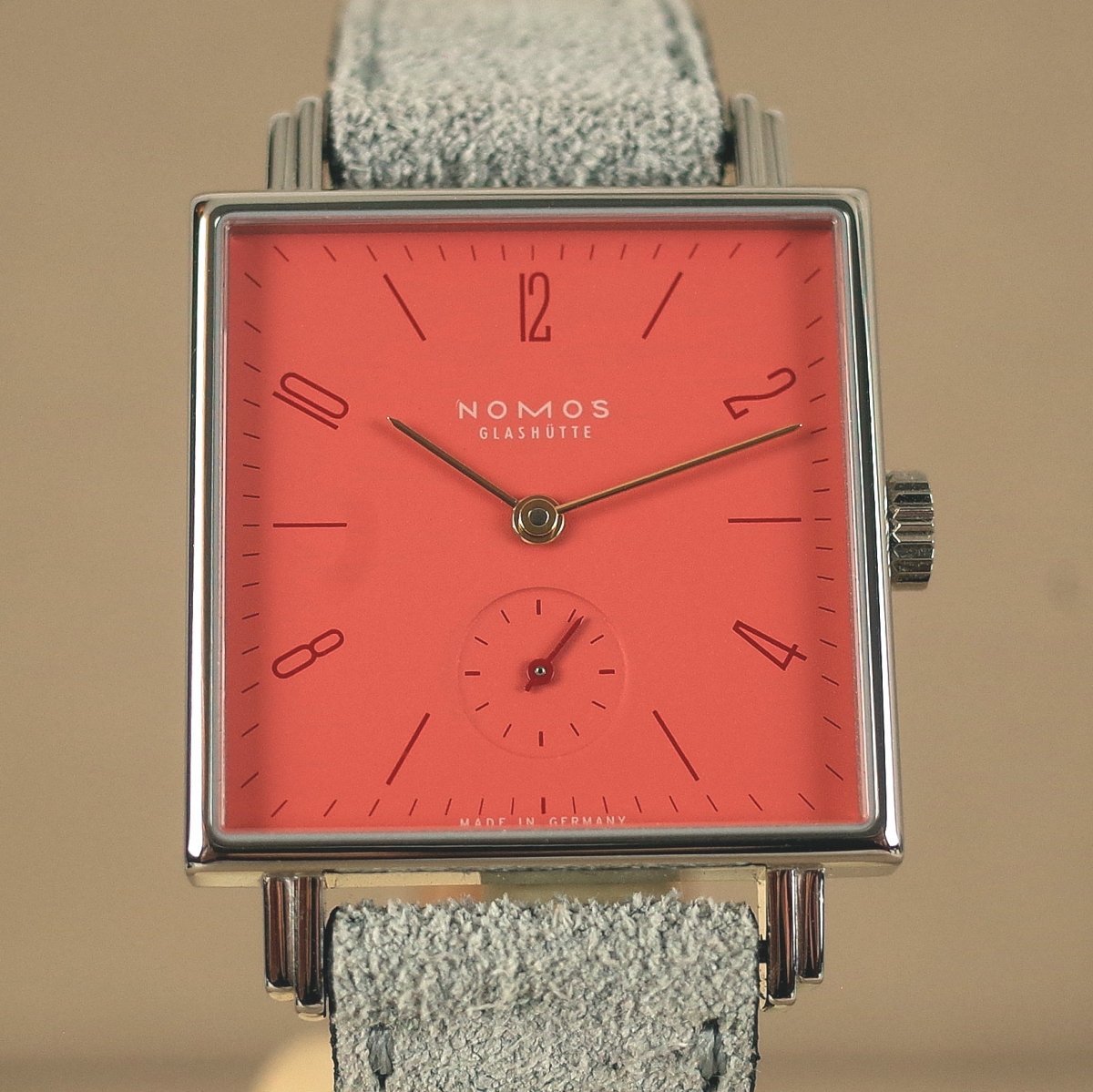 Nomos Tetra Petit Four Grenadine 494 - V. Gasser 1873