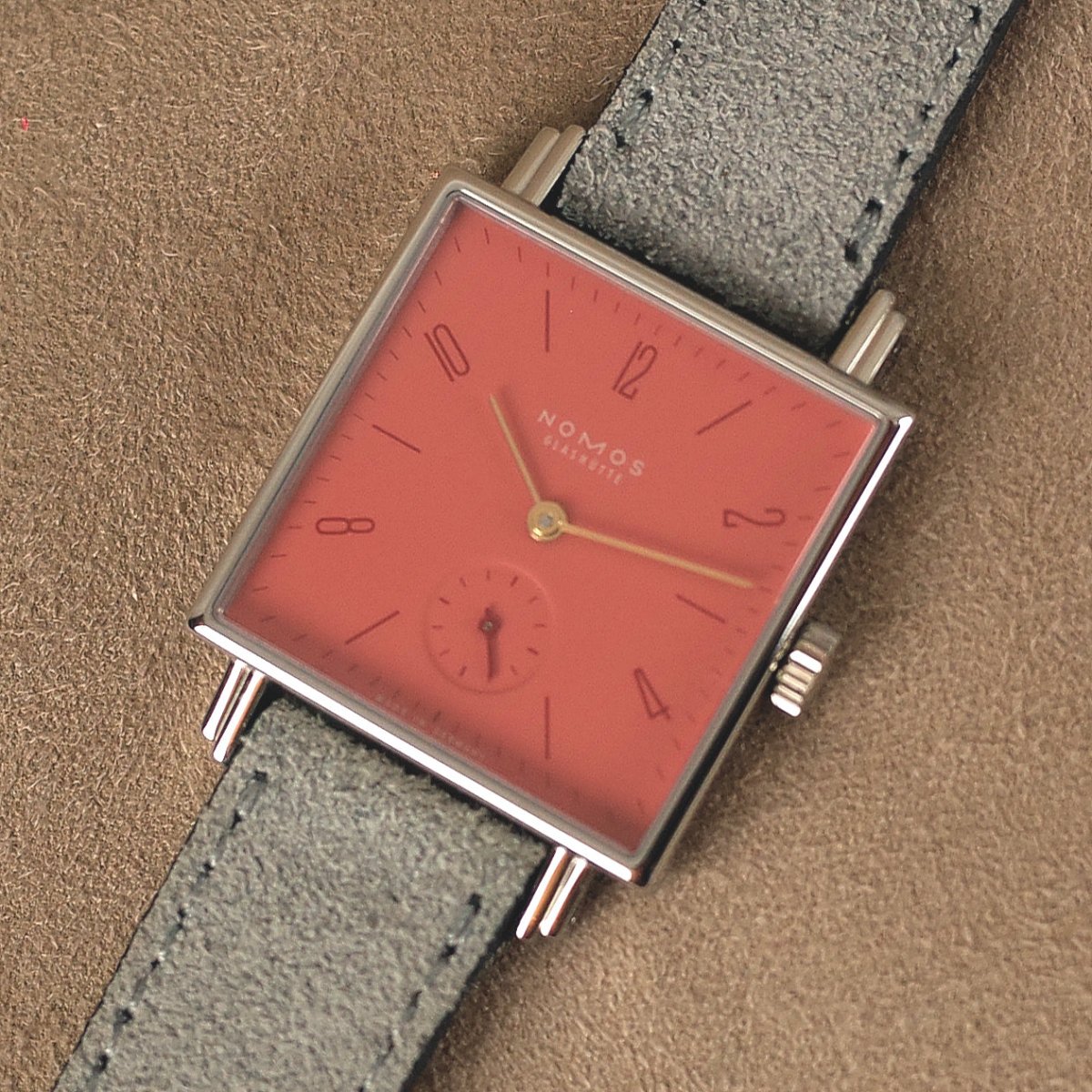 Nomos Tetra Petit Four Grenadine 494 - V. Gasser 1873