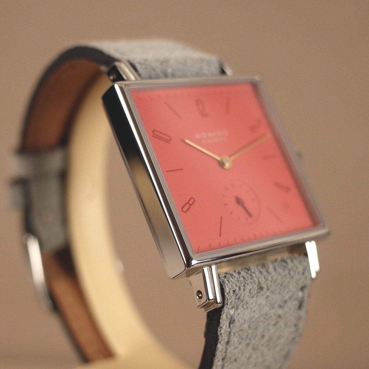 Nomos Tetra Petit Four Grenadine 494 - V. Gasser 1873