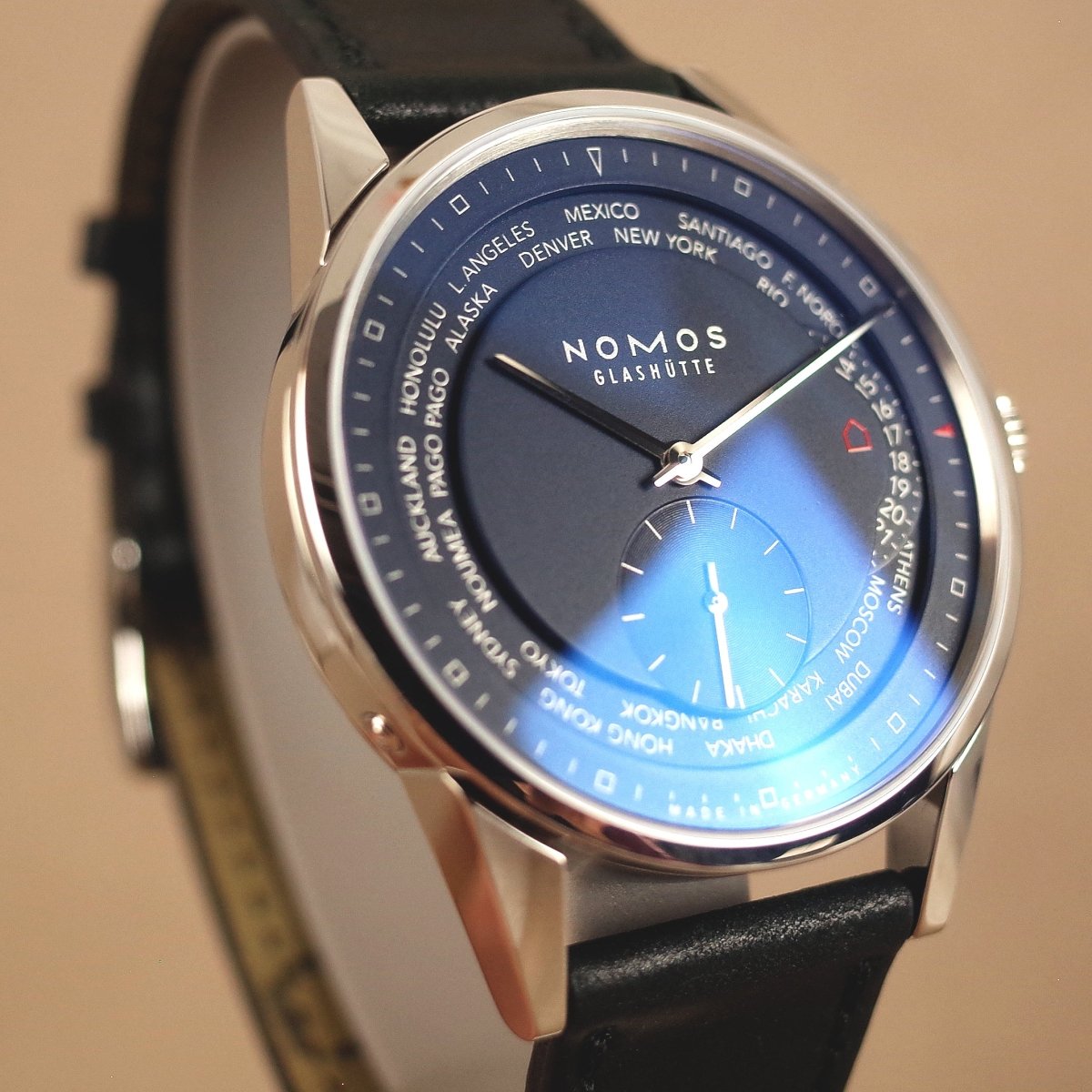 Nomos "Zürich Weltzeit" nachtblau 807 - V. Gasser 1873