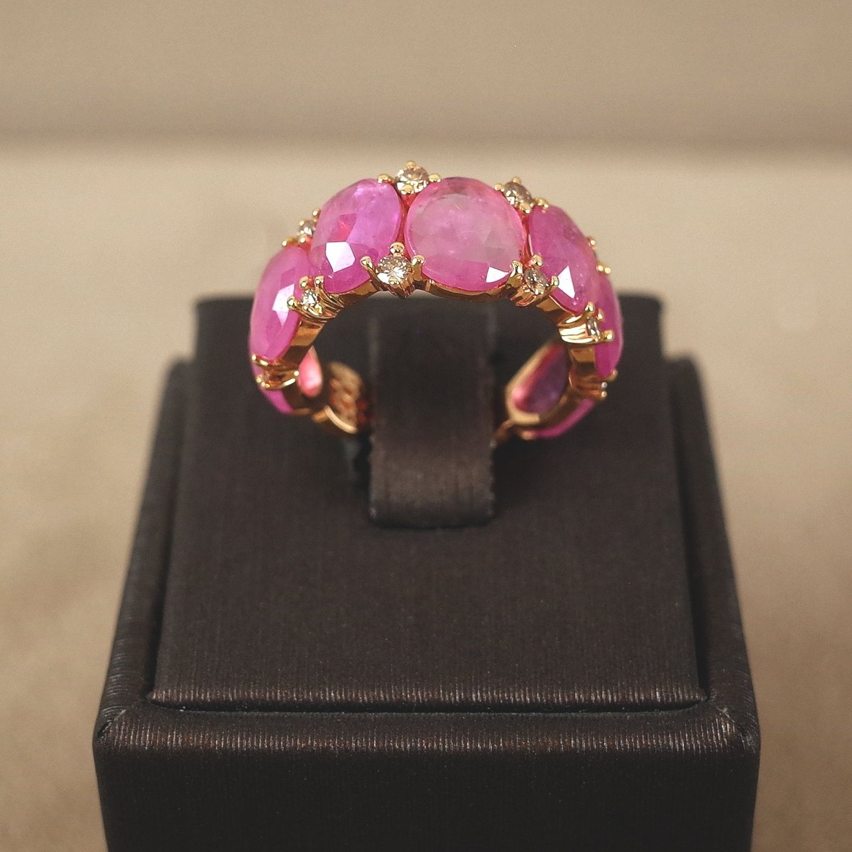 Rosa Saphir Ring mit Brillanten - V. Gasser 1873