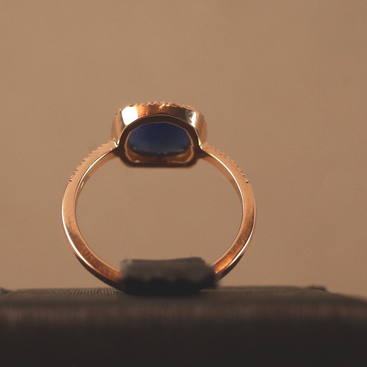 Saphir Ring mit Diamanten - V. Gasser 1873