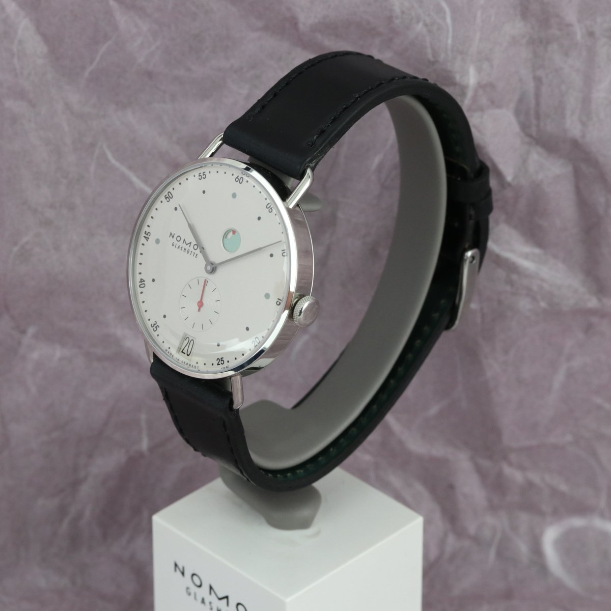 Nomos clearance metro 1101